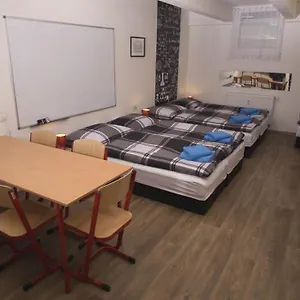  Apartament School - Your Unique Place In By Metro Vysehrad
